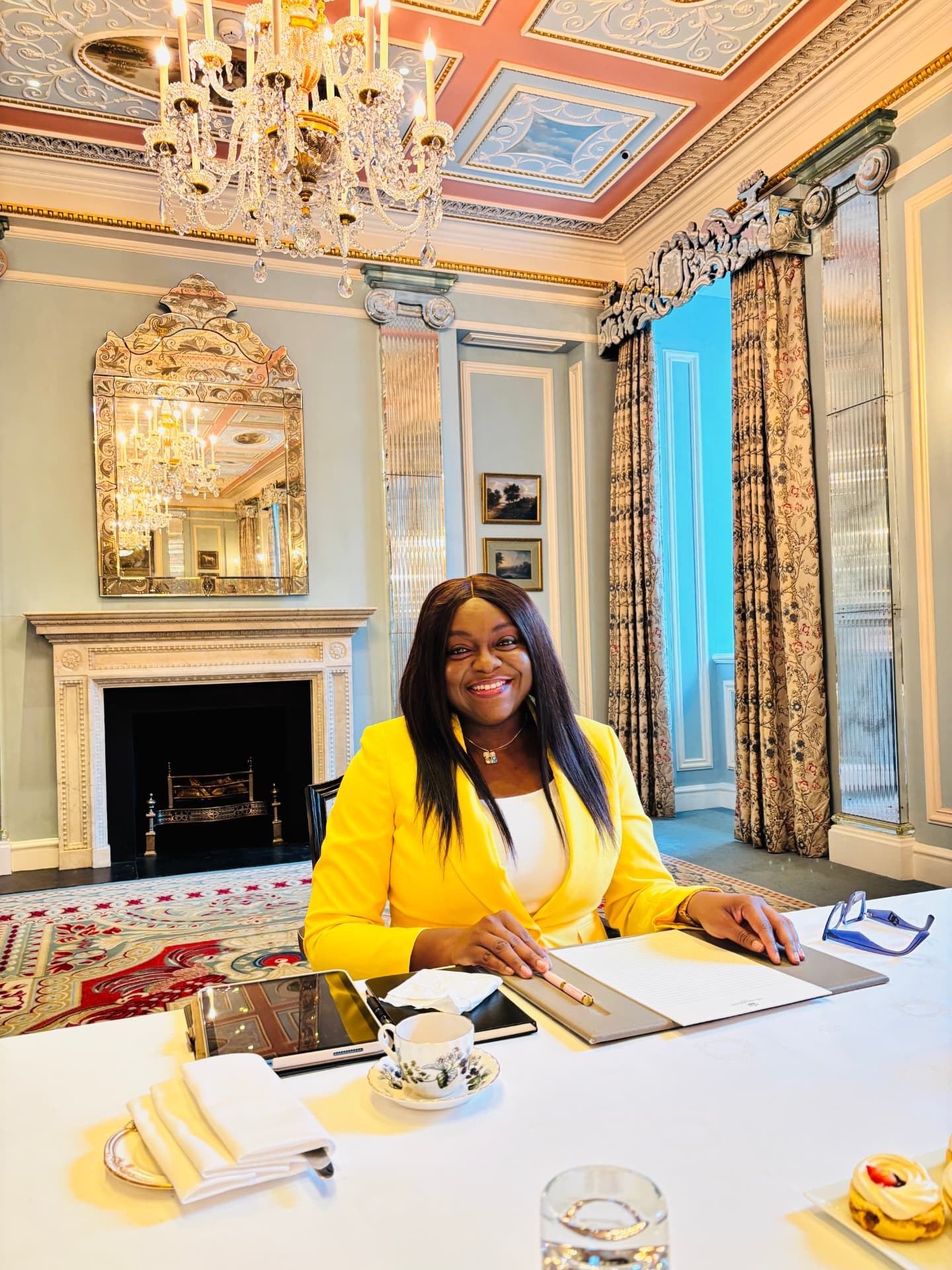 A leader seated at the head of the table during the CWS AI London edition